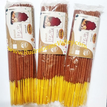 Picture of Gayatri Pariwar Vedmata Agarbatti ayurvedic chandan-sandal flavour incense sticks 55 to 60 pcs., weight approx 70 grams.